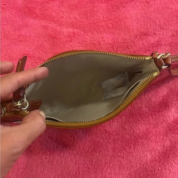 Dooney & Bourke Red Georgia Bulldog wristlet bag - Picture 4 of 6